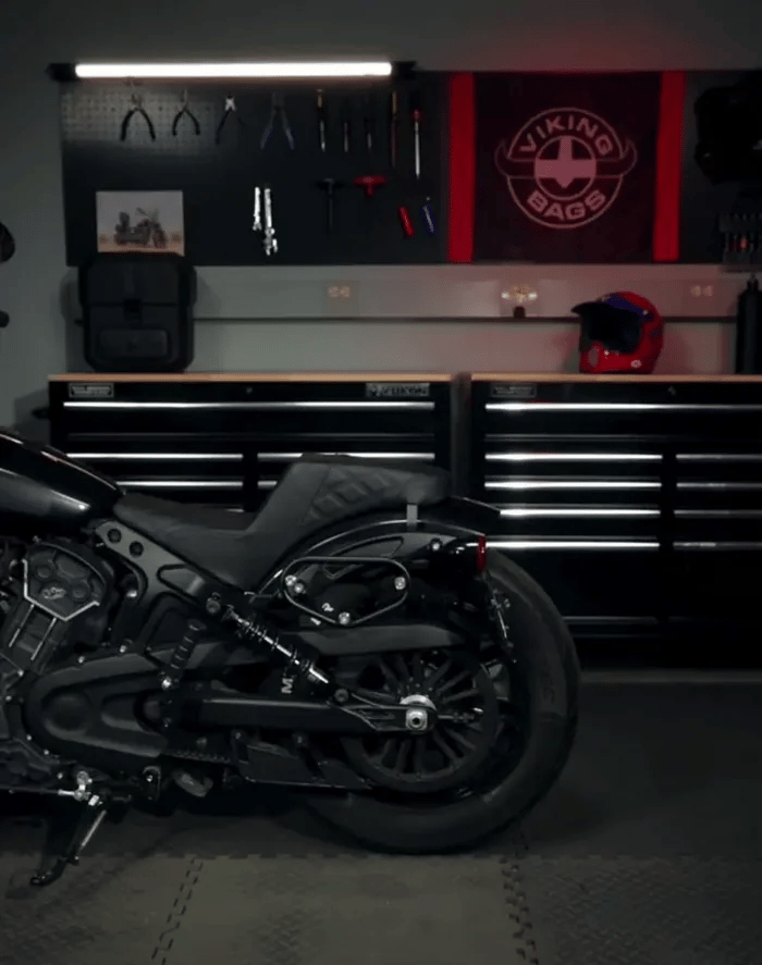 12L - Ironclad Quick-Mount Medium Suzuki Boulevard M109/VZR1800 Hard Solo Saddlebag (Right Only) GIF
