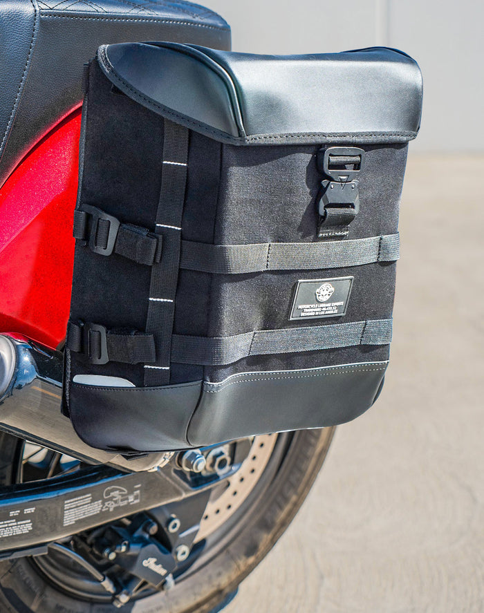 15L - Incognito Quick-Mount Medium Indian Super Chief Limited (2022+) Solo Saddlebag (Left Only) Lifestyle