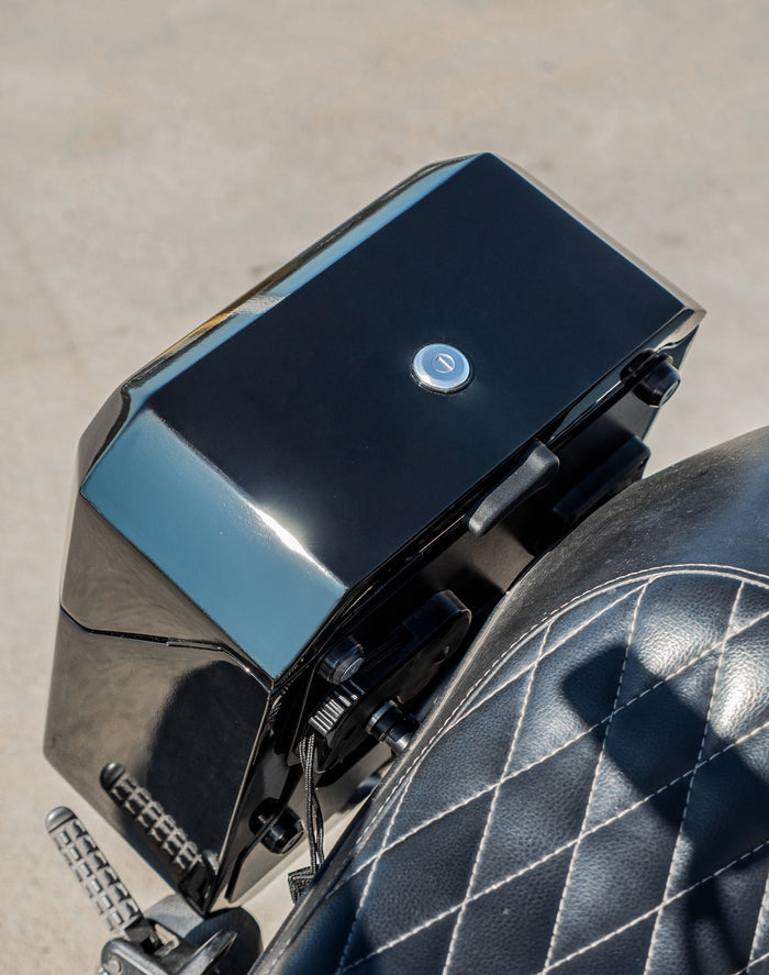 15L - Outlaw Quick-Mount Medium Ducati Scrambler (2014-17) Painted Hard Solo Saddlebag (Right Only) v3