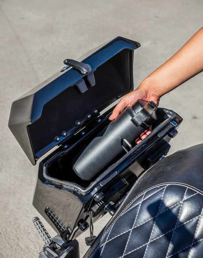 15L - Outlaw Quick-Mount Medium Ducati Scrambler (2014-17) Painted Hard Solo Saddlebag (Right Only) v4