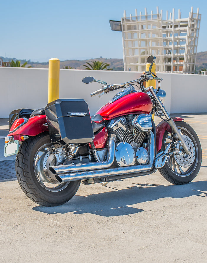 15L - Outlaw Quick Mount Medium Honda VTX 1300 C Painted Hard Solo Saddlebag (Right Only) Vertical Lifestyle