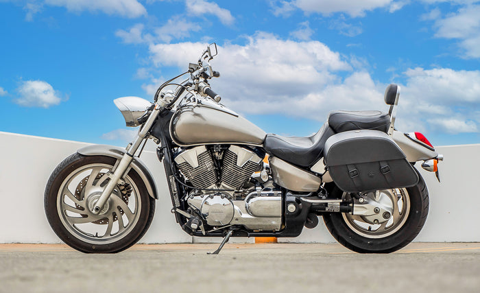 28L - Baelor Medium Honda VTX 1800 N Motorcycle Saddlebags @expand