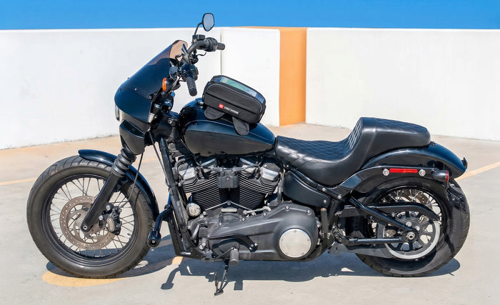 4L - Atlas Magnetic Kawasaki Motorcycle Tank Bag Lifestyle @expand