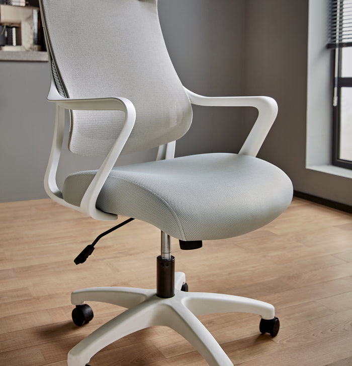 Adjustable Height Mesh Office Chair with Lumbar Support and Headrest/Caster Wheels