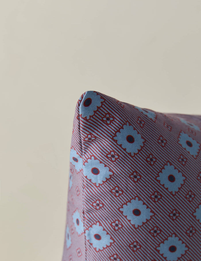 #color::robin #style::mini-lumbar #style::square