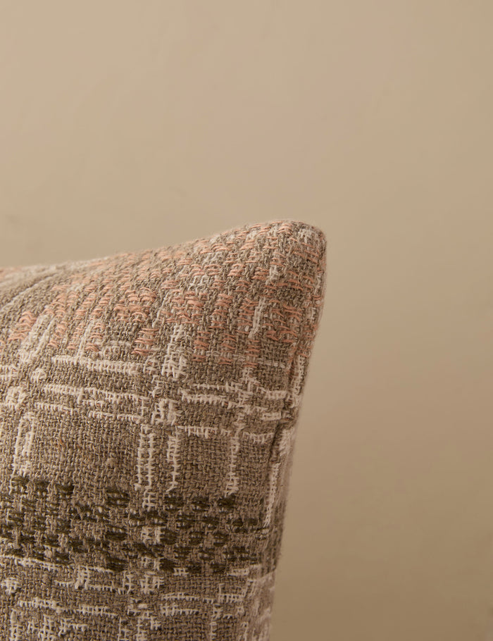 #color::peach-and-basil #style::lumbar #fill-type::with-insert #fill-type::pillow-cover-only
