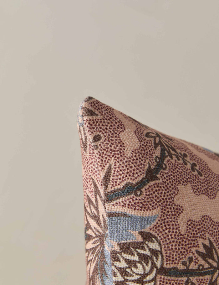 #color::blush #style::square #style::lumbar