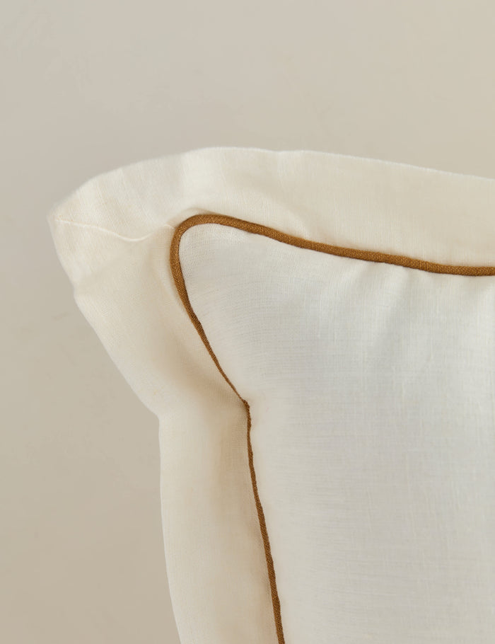 #color::ivory-and-clove #style::mini-square #style::lumbar #style::square