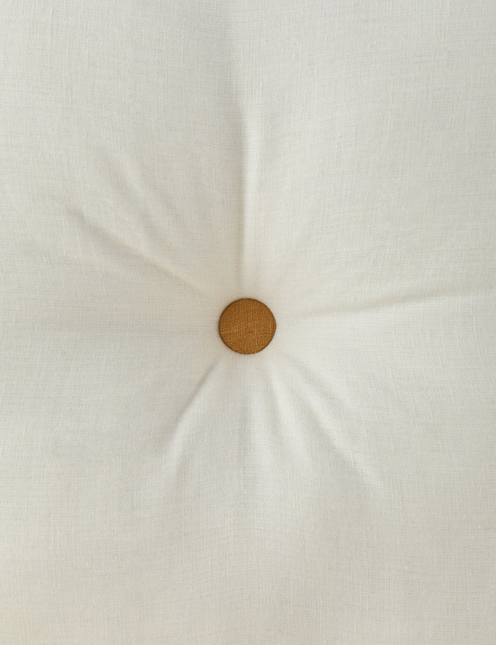 #color::ivory-and-clove #style::mini-square #style::lumbar #style::square