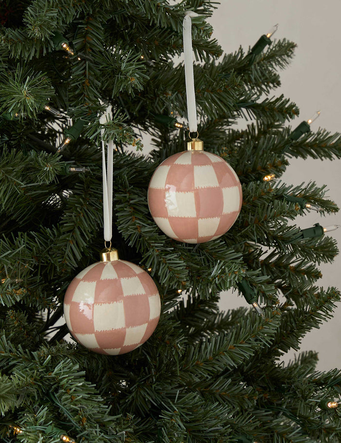 #color::blush-and-white