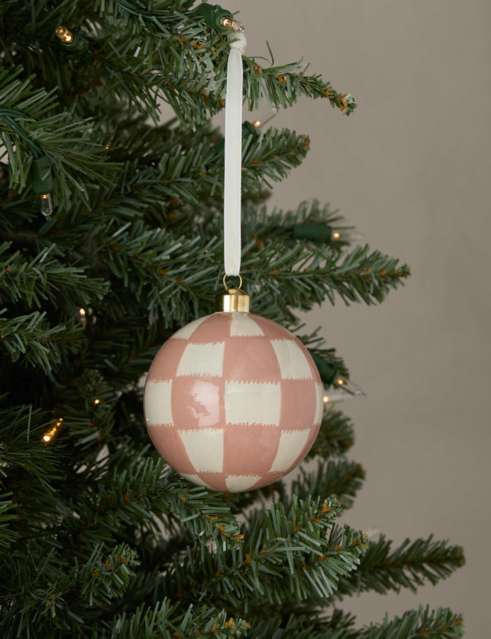 #color::blush-and-white