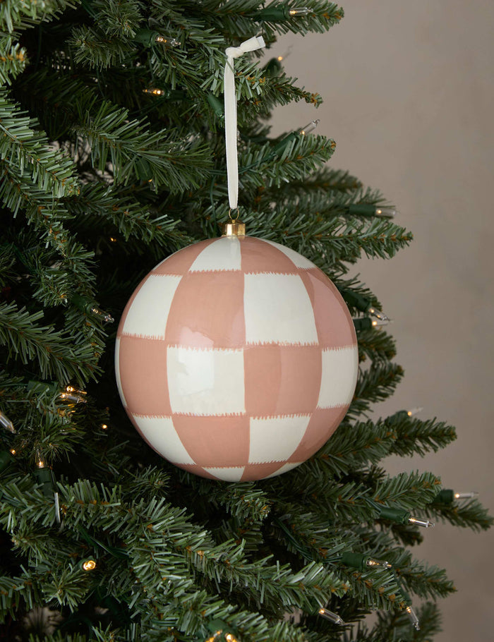 #color::blush-and-white
