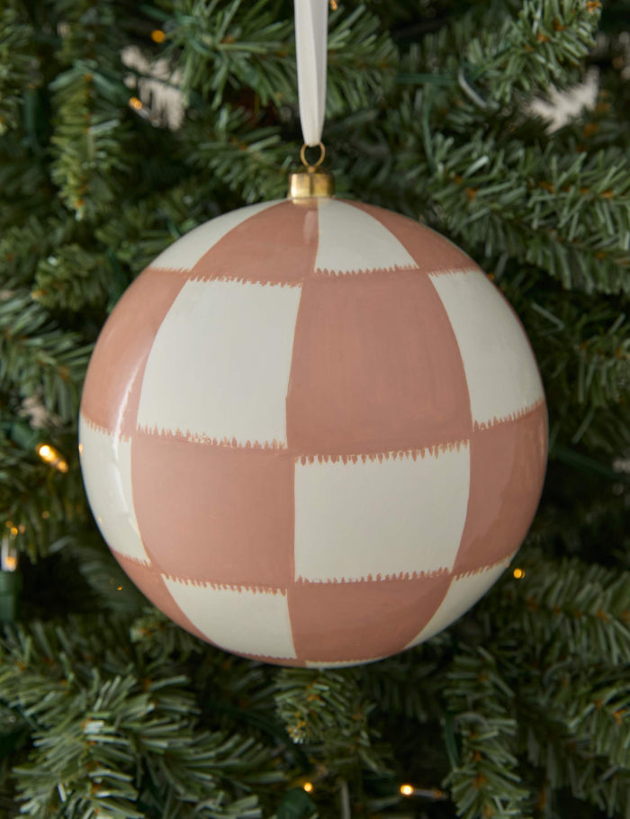 #color::blush-and-white