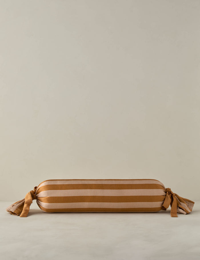#color::gold-and-champagne #style::bolster