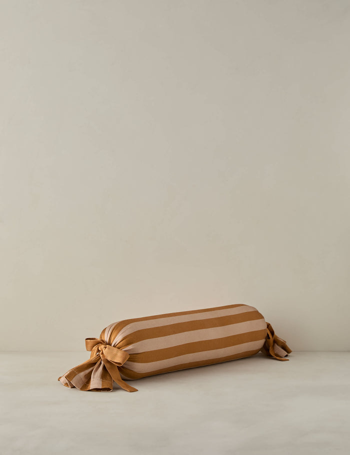 #color::gold-and-champagne #style::bolster