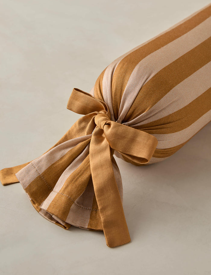 #color::gold-and-champagne #style::bolster