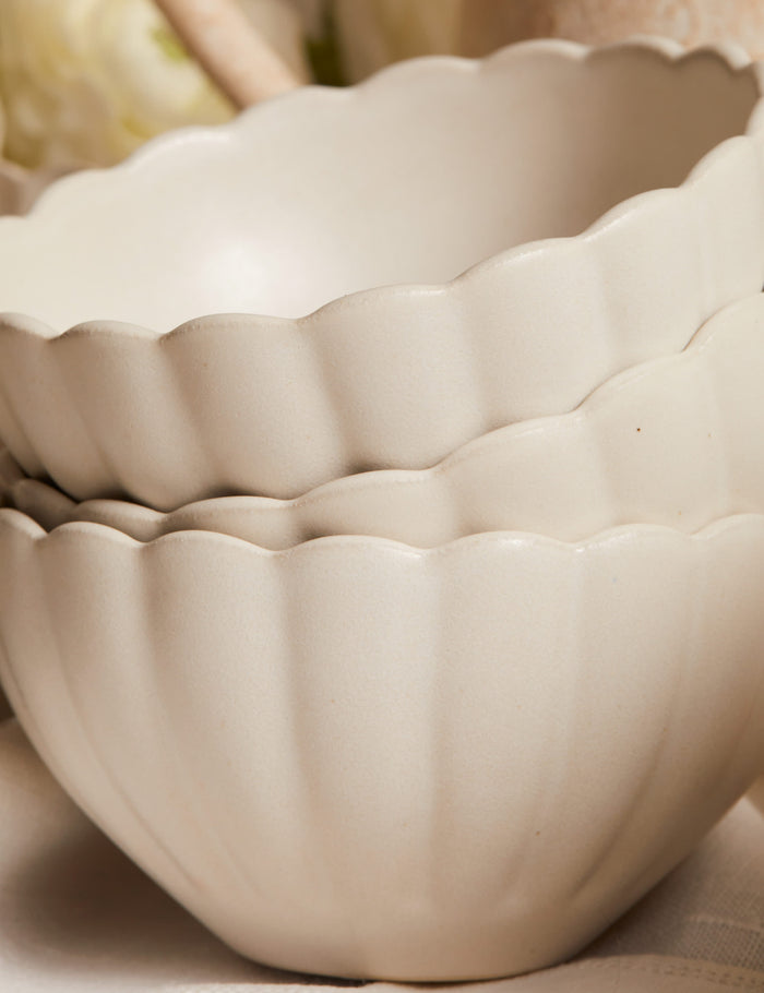 #color::white #style::cereal-bowls--set-of-4