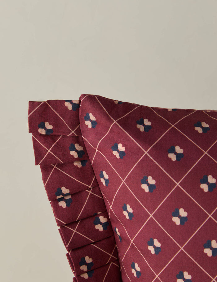 #color::mulberry #style::square #style::mini-lumbar