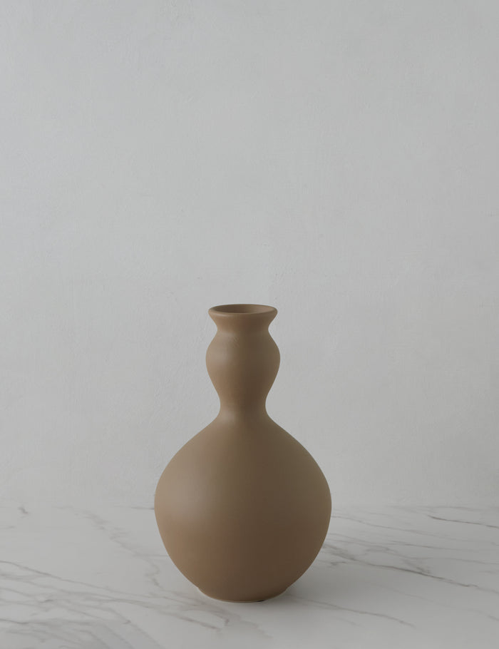 #color::brown | Elias wavy sculptural vase.
