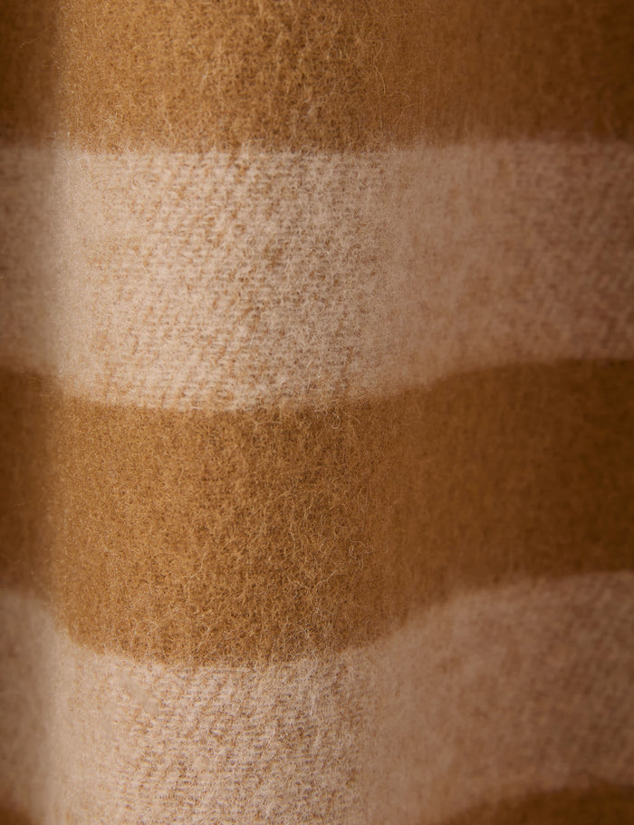#color::gold-and-champagne