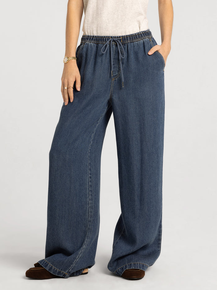 #color_dark-denim-wash