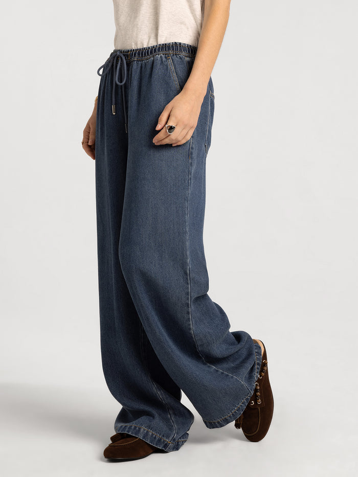 #color_dark-denim-wash