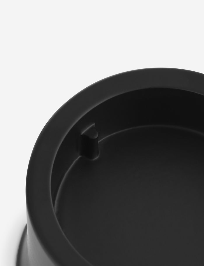 #color::black #size::single