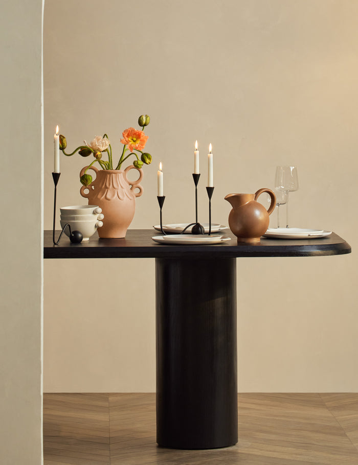#color::black #size::3-candle