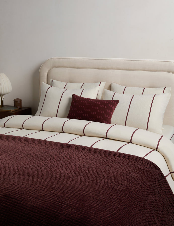 #color::wine #size::full/queen #size::king/cal-king #type::duvet-set #type::duvet-cover