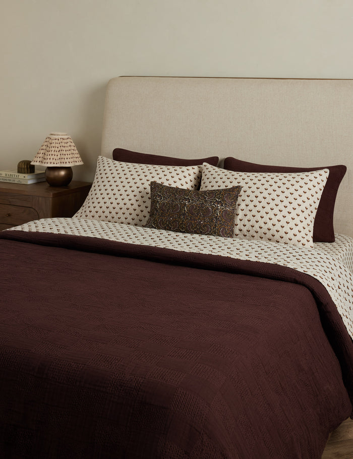 #color::merlot-and-gold #size::queen #size::king #size::cal-king