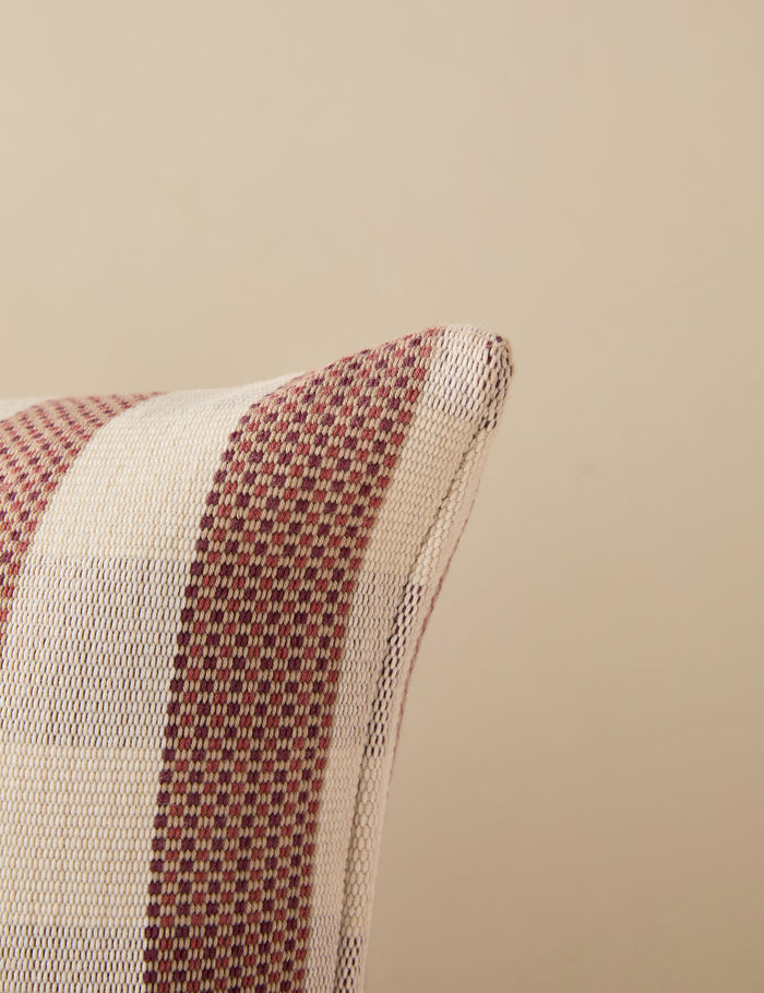 #color::berry #style::lumbar #style::square