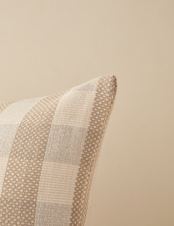 #color::sand #style::square #style::lumbar