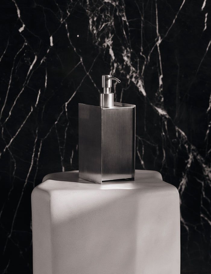 #color::steel #style::soap-pump