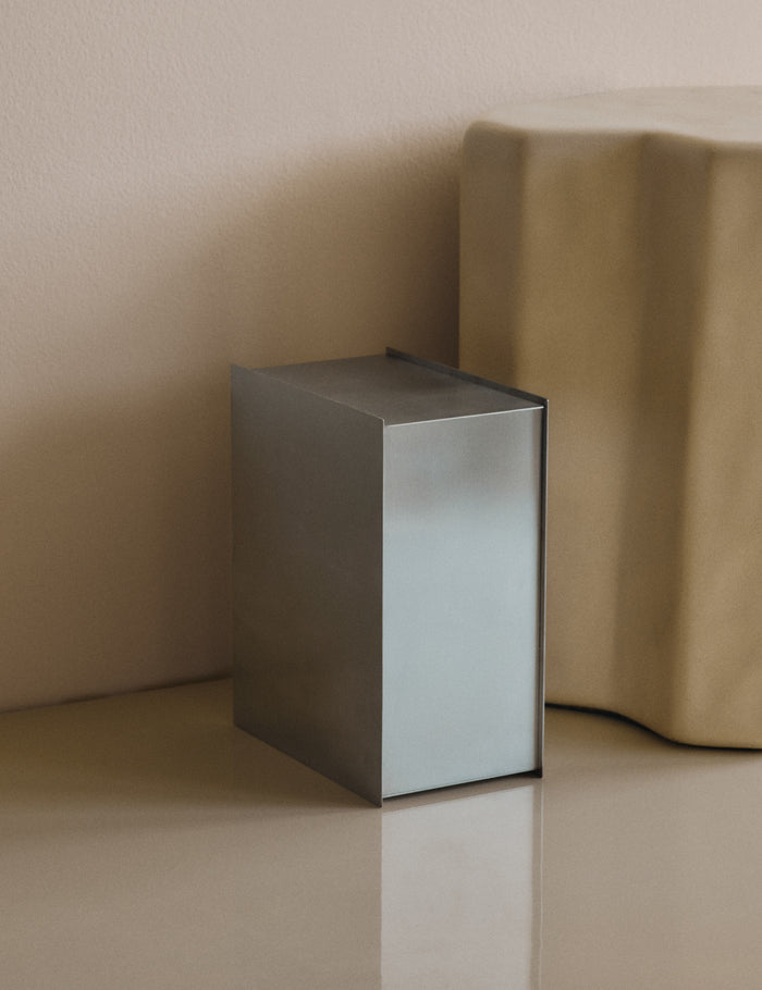 #color::steel #style::waste-basket