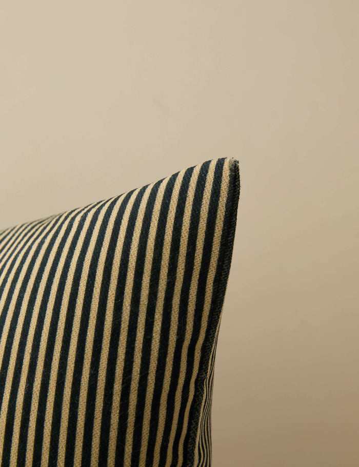 #color::black-and-sand #style::square #style::lumbar #style::mini-lumbar #fill-type::with-feather-down-insert #fill-type::pillow-cover-only
