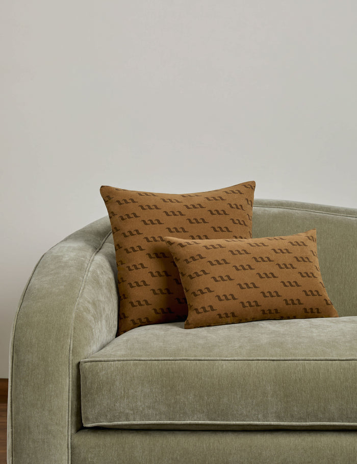#color::camel #style::square #style::lumbar #fill::pillow-cover-only #fill::with-feather-down-insert