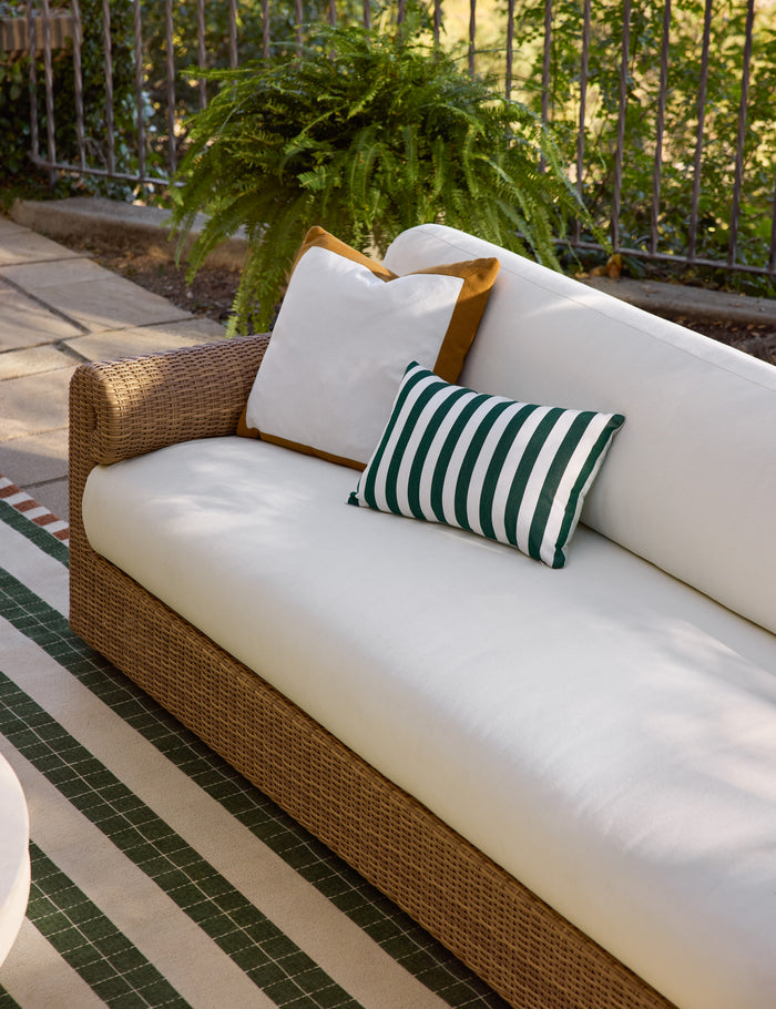 #style::lumbar #color::white-and-green