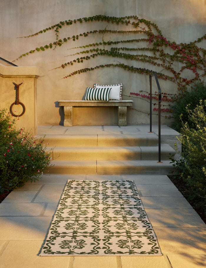 #style::lumbar #color::white-and-green
