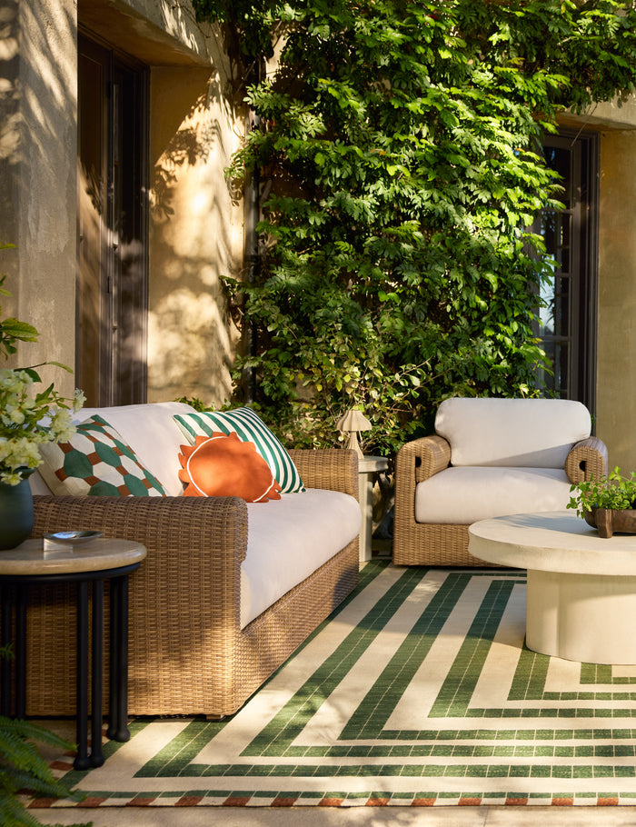 #style::square #color::white-and-green
